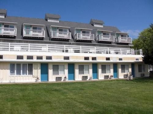 The Windswept Inn Чарлстаун Екстер'єр фото